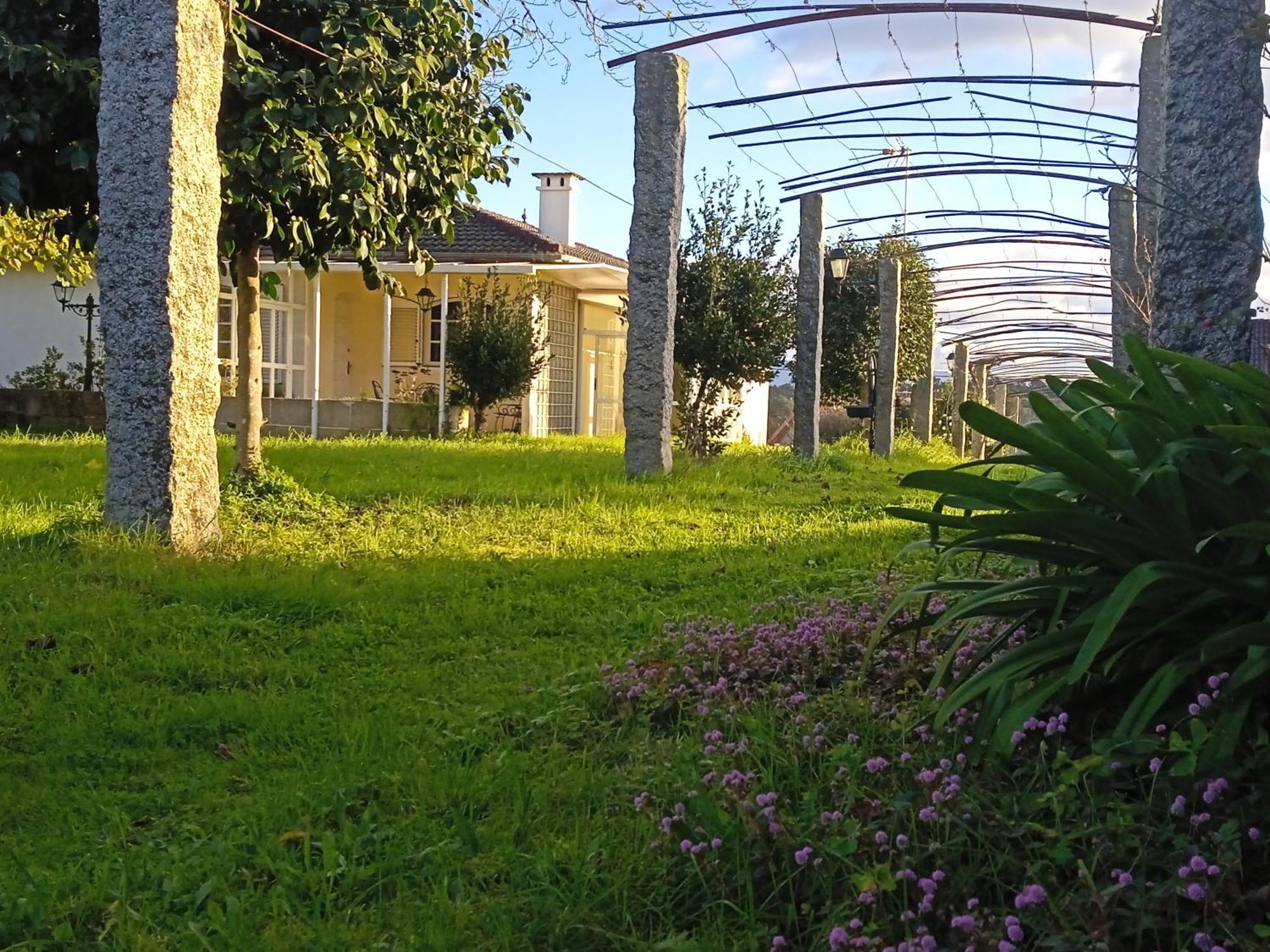 A Casa De Abelleira Ponteareas Bed & Breakfast Luaran gambar